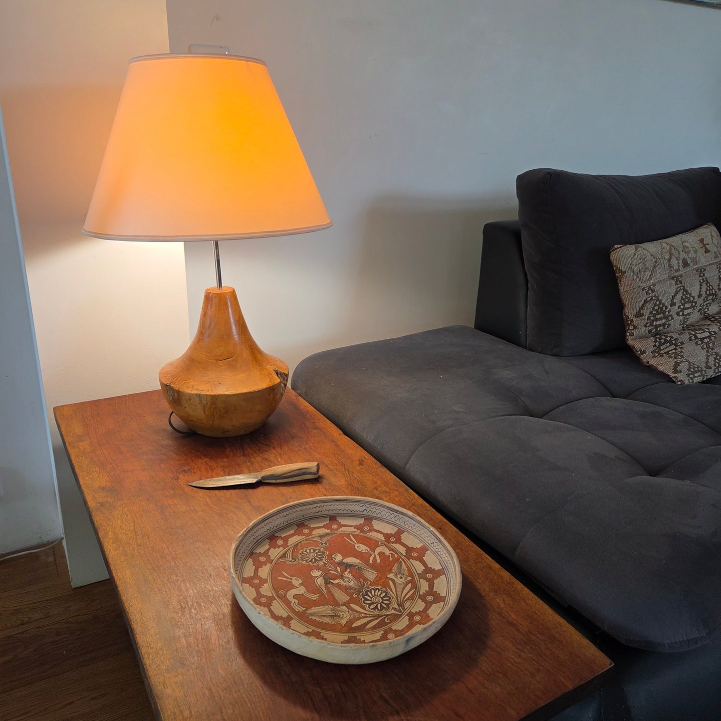 Lampe en bois d'olivier massif